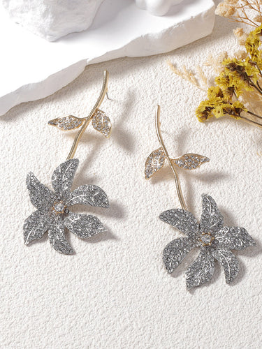 1746910 Ohrringe mit Strasssteinen in Blumenform 