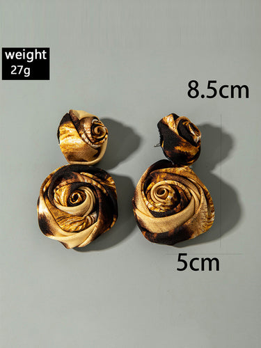 1786566 Flower Shape Drop Earrings