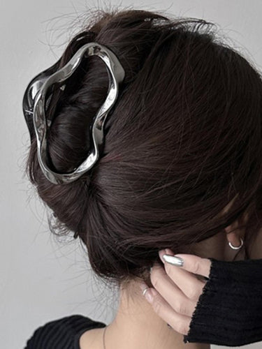 幾何学的な爪のヘアクリップ